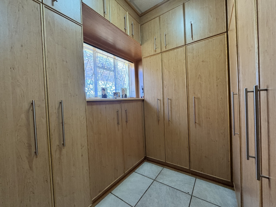 8 Bedroom Property for Sale in Meiringspark North West